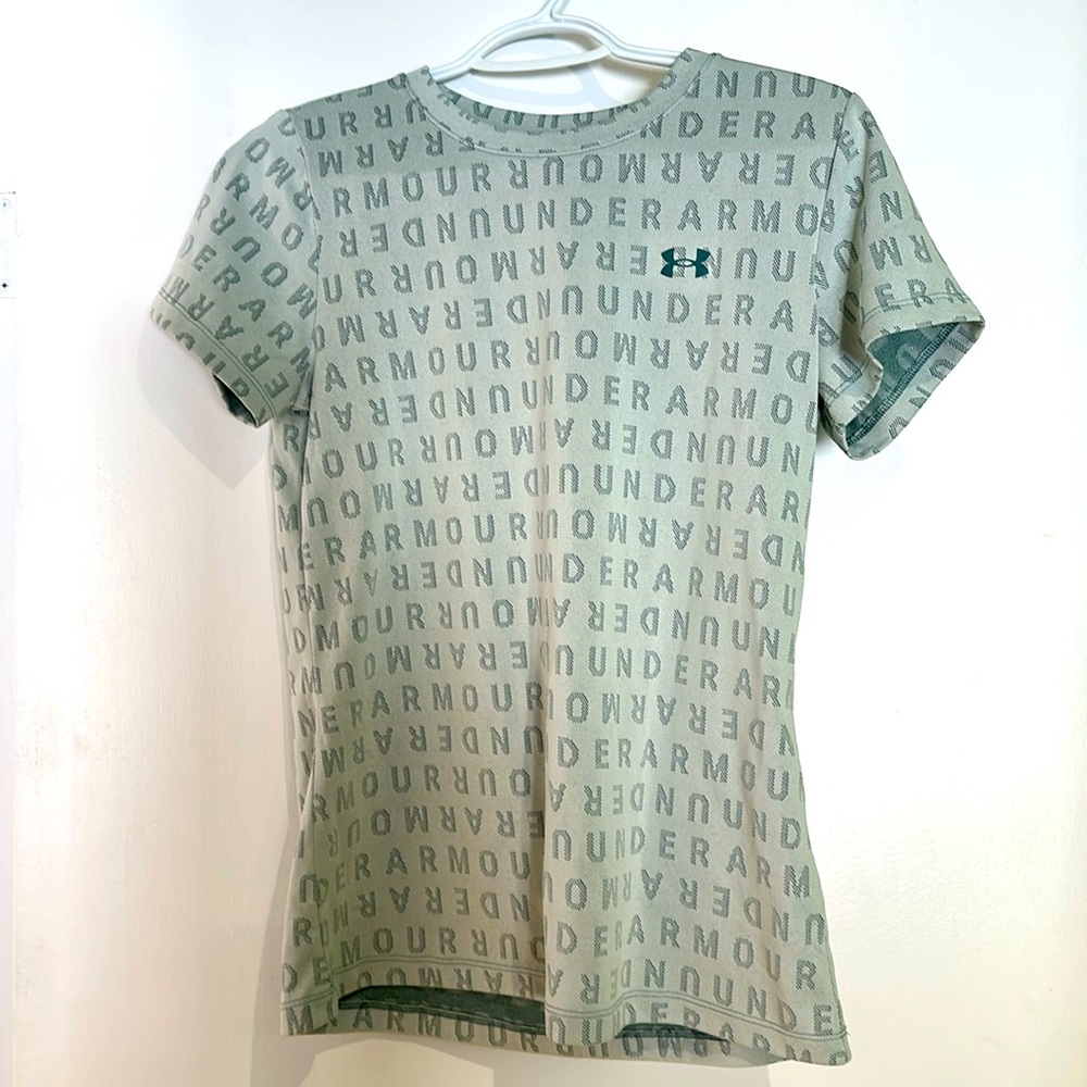 Small Under Armour workout tee